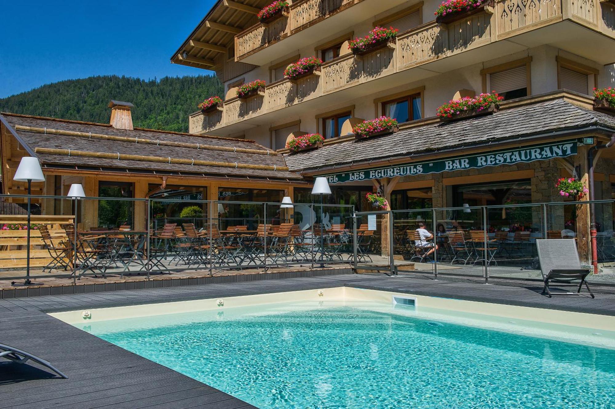 Hotel-Chalet Les Ecureuils Restaurant, Piscine, Jardin Garage Le Grand-Bornand Zewnętrze zdjęcie